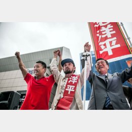 小沢一郎氏も応援（左は山本太郎氏）／（三宅洋平事務所提供）