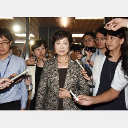 この人ばかり追い回し（Ｃ）日刊ゲンダイ