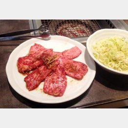 山水園の上カルビと味付けネギ（Ｃ）日刊ゲンダイ