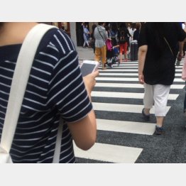 ゲームに夢中になると…（Ｃ）日刊ゲンダイ