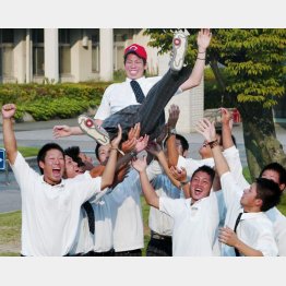 ドラフト指名直後の前田（Ｃ）日刊ゲンダイ