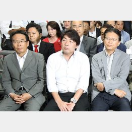 松原仁会長（左）はあり得ない“敗戦の弁”（Ｃ）日刊ゲンダイ