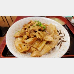 「もつよし」の豚めし（Ｃ）日刊ゲンダイ