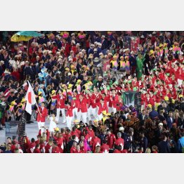 開会式で入場行進する日本（Ｃ）本紙・真野慎也／ＪＭＰＡ