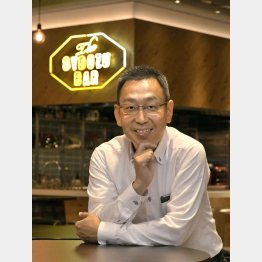 中村龍太さん（サイボウズバーで）／（Ｃ）日刊ゲンダイ