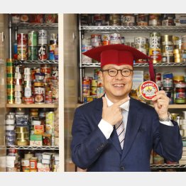 缶詰博士”と呼ばれる黒川勇人さん（Ｃ）日刊ゲンダイ