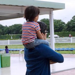 イクメンぶりは控えめに（Ｃ）日刊ゲンダイ