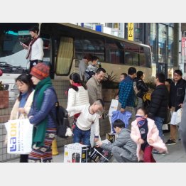 訪日中国人と一緒に上陸（提供写真）