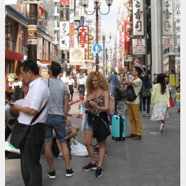 外国人とのコミュニケーションは大切（Ｃ）日刊ゲンダイ