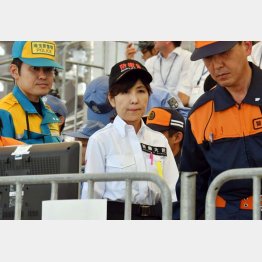 ドンブリ予算を許した稲田防衛相（Ｃ）日刊ゲンダイ