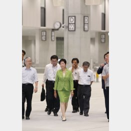 市場の中はスカスカ（Ｃ）日刊ゲンダイ