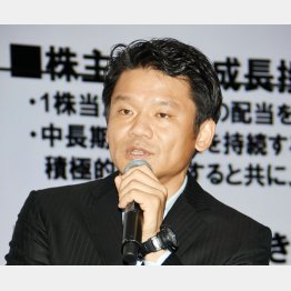 ヤフーの宮坂社長が社員を前に導入検討を話した（Ｃ）日刊ゲンダイ