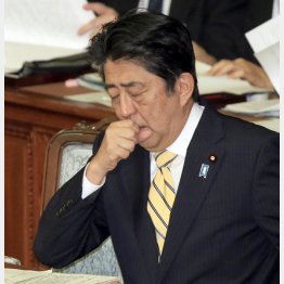 参院本会議では何度もせき込んだ（Ｃ）日刊ゲンダイ