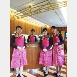 ピンクのエプロンでお出迎え（伊予灘ものがたり）（Ｃ）日刊ゲンダイ