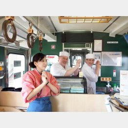 板さんも同乗（べるもんた）／（Ｃ）日刊ゲンダイ