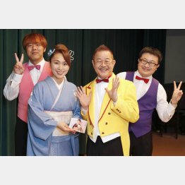 マギー司郎さん（右から２人目）／（Ｃ）日刊ゲンダイ