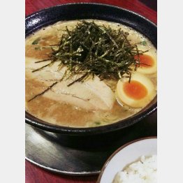じゃぐらの「濃厚魚介豚骨味噌ラーメン＆味玉トッピング」／（Ｃ）日刊ゲンダイ