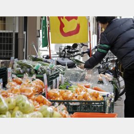 野菜や魚も高騰する…（Ｃ）日刊ゲンダイ