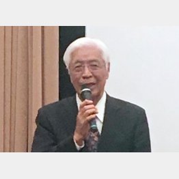 試写会であいさつをする佐藤栄佐久元福島県知事／（Ｃ）日刊ゲンダイ