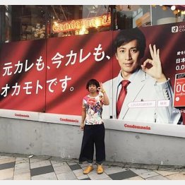 広告コピーと長谷部さん（提供写真）