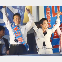 蓮舫代表（右）と米山氏／（Ｃ）日刊ゲンダイ