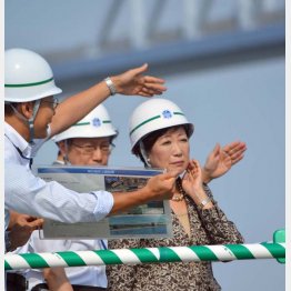 五輪施設の視察をする小池都知事（Ｃ）日刊ゲンダイ