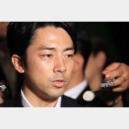 親父以上のポチ（Ｃ）日刊ゲンダイ