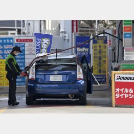 ガソリンスタンドとの関係は深い（Ｃ）日刊ゲンダイ