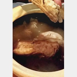 「松記鶏飯」の『パクテ』／（Ｃ）日刊ゲンダイ