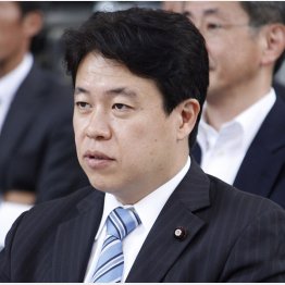 「さまざまな考え方がある」と鶴保大臣（Ｃ）日刊ゲンダイ