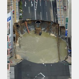 博多の大規模陥没は１週間で復旧した（Ｃ）共同通信社