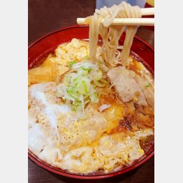 グル麺の「カツ煮そば」／（Ｃ）日刊ゲンダイ