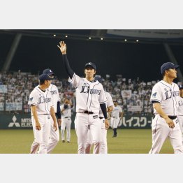 岸も楽天へ流出（Ｃ）日刊ゲンダイ