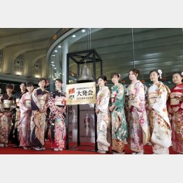 兜町も華やかに（２０１６年大発会）／（Ｃ）日刊ゲンダイ