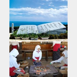 鳥羽展望台の「兄弟酒」歌碑（上）・海女小屋で海の幸を（Ｃ）伊勢志摩観光コンベンション機構」提供