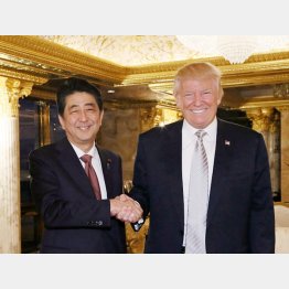 トランプに取り入り、組織を抱き込む（内閣広報室提供・ロイター）