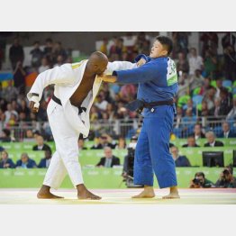 リオ五輪の男子１００キロ超級決勝では逃げるリネール（左）が金メダル／（Ｃ）ＪＭＰＡ