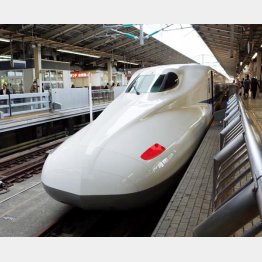 ワゴンには常時50種以上の品がぎっしり（Ｃ）日刊ゲンダイ