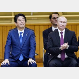 プーチン大統領の手玉に…（Ｃ）ＪＭＰＡ