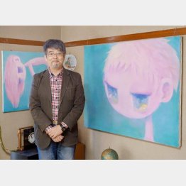 壁の絵は味岡なまおさんの「伏し目がちの少女」／（Ｃ）日刊ゲンダイ