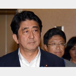 幼稚極まりない外交（安倍首相と今井秘書官）／（Ｃ）日刊ゲンダイ