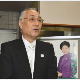 ツーショットは“2次元”止まり（Ｃ）日刊ゲンダイ