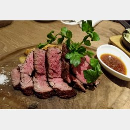 「神田の肉バル RUMP CAP 神田店」のビーフランプキャップ／（Ｃ）日刊ゲンダイ