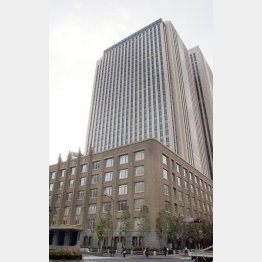 文科省が入る中央合同庁舎７号館（手前は旧文部科学省旧庁舎）／（Ｃ）日刊ゲンダイ