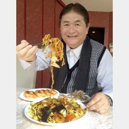 田口さんが必ず頼むのは「海鮮かた焼きソバ」（９８０円）（Ｃ）日刊ゲンダイ