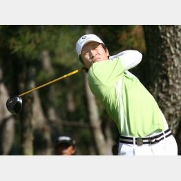 日本ツアーで戦うキム・キョンテ（Ｃ）日刊ゲンダイ