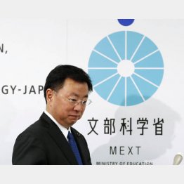 松野文科相も火ダルマ（Ｃ）共同通信社