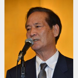 １枚２万円のパー券もってこーや！（Ｃ）日刊ゲンダイ