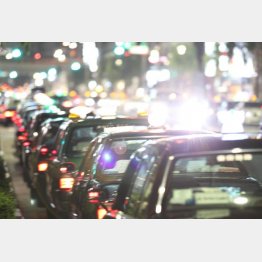 年間輸送人員数は１０年間で３割減（Ｃ）日刊ゲンダイ