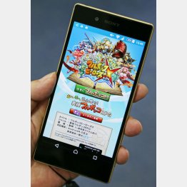 人気の「フルボッコヒーローズＸ」／（Ｃ）日刊ゲンダイ